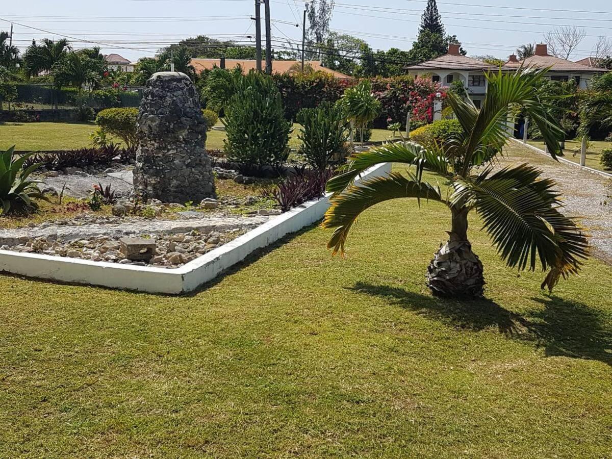 Ancella'S Garden Apartment-Beach-5Min Drive, 1 Hr Montego Bay, 25 Mins Ocho Rios, Continental Breakfast Runaway Bay Ngoại thất bức ảnh